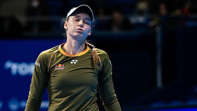 کنارهگیری-النا-ریباکینا-از-نیمهنهایی-اوپن-پان-پاسیفیک-به-دلیل-مصدومیت-کمر-1761381462